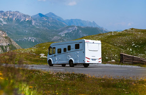 En caravane ou en camping-car, la route des montagnes peut être semée d’embûches