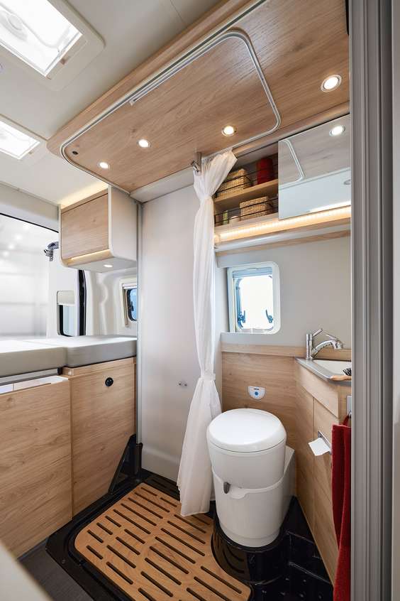 Cabinet de toilette tout confort et innovant sur 1,41 m de large – convertible et ingénieux.