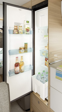 Réfrigérateur spacieux de 137 l avec compartiment congélation de 15 l (selon implantation)