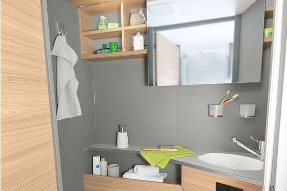 Cabinet de toilette lumineux et moderne avec un miroir coulissant pratique et de nombreux espaces de rangement •T 7052 DBL