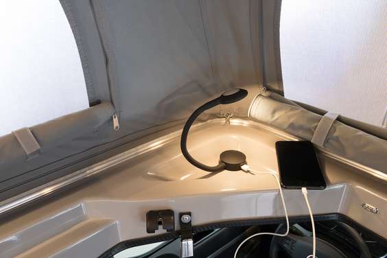 Deux lampes à col de cygne avec prise USB en option dans le toit relevable